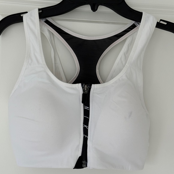 Nike front zip padded sports bra - Picture 6 of 12
